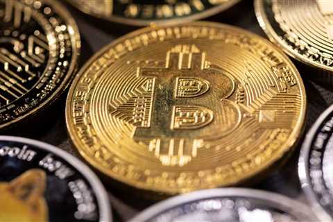 Bitcoin tumbles 5% after weekend battering - The Globe and Mail